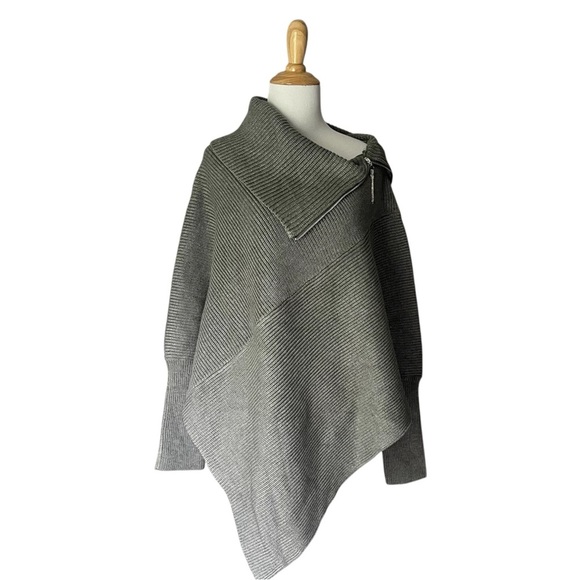 NWT White House Black Market Gray Poncho/Sweater - Picture 3 of 6